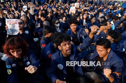 Ketika Demokrasi Kehilangan Adab, Catatan untuk Bangsa yang Sedang Berubah