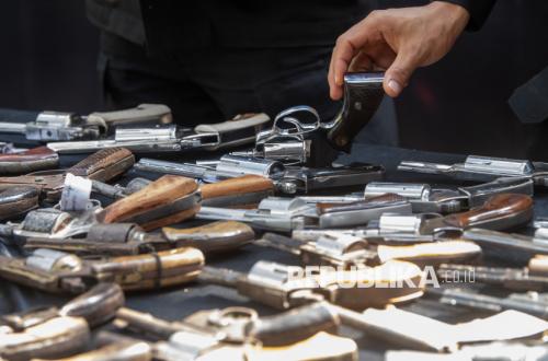 Polda Sumsel Musnahkan Ratusan Senjata Api Rakitan Ilegal