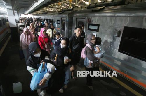 Penumpang Commuter Line Bandung Diprediksi Tembus 1,36 Juta Saat Angkutan Lebaran 2026