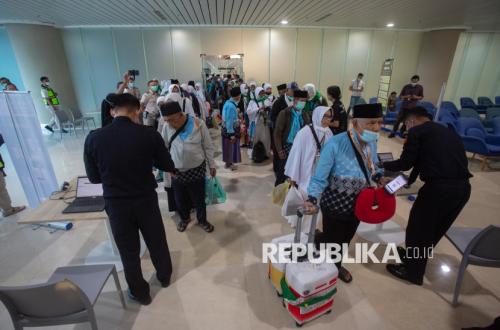 357 Haji Kulon Progo Pulang ke Tanah Air, Suasana Haru Warnai Penyambutan
