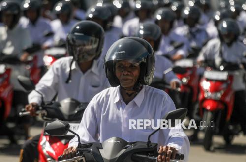 Senyum Imam Desa di Aceh Utara Terima Bantuan Motor Operasional