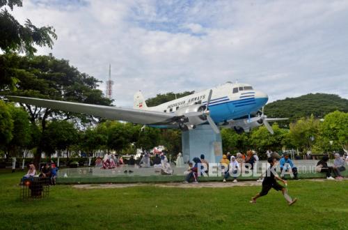 Nyak Sandang dan Maqam Ikhlas: Ketika Sepetak Sawah Menjadi Mihrab Kebangsaan