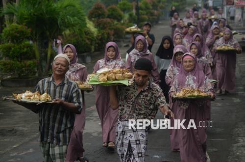 Kirab Ketupat Meriahkan Tradisi Kenduri Bakdo Kupat di Klaten