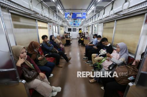 KAI Commuter Izinkan Penumpang Berbuka Puasa di KRL saat Ramadhan