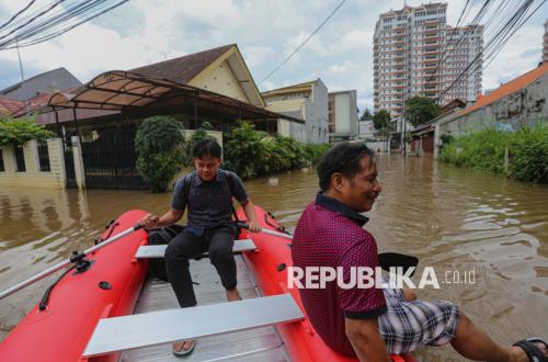 Ratusan Rumah di Petogogan Jaksel Terendam Banjir, Ketinggian Air Capai 1 Meter