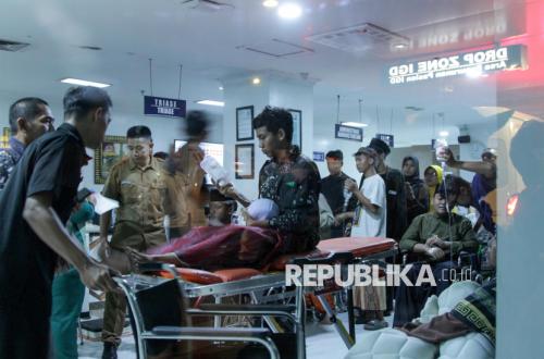 Diduga Keracunan Makanan, Ratusan Santri Manbaul Hikam Dilarikan ke Rumah Sakit