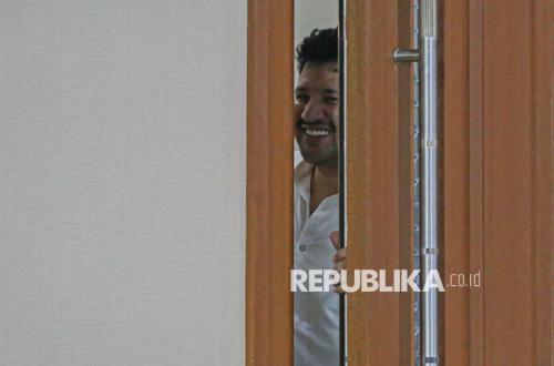 Senyum Ammar Zoni Usai Divonis 7 Tahun Penjara dalam Kasus Narkoba