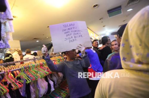 Tak Mampu Bersaing, UMKM Pilih Banting Setir Jadi Reseller Produk Impor