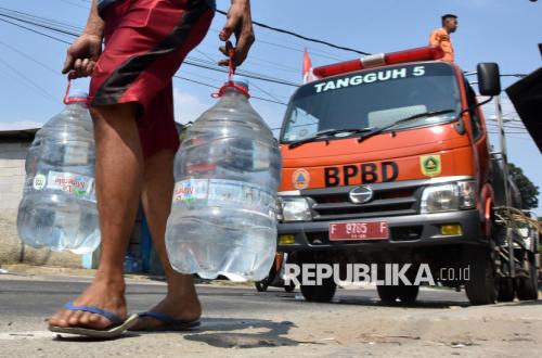 Warga Bekasi Terdampak Kekeringan Sejak Juni, Pemkab Salurkan 2,78 Juta Liter Air
