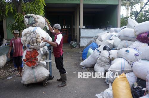 Kolaborasi Swasta dan Komunitas Kelola 8 Ton Limbah Jadi Manfaat Sosial