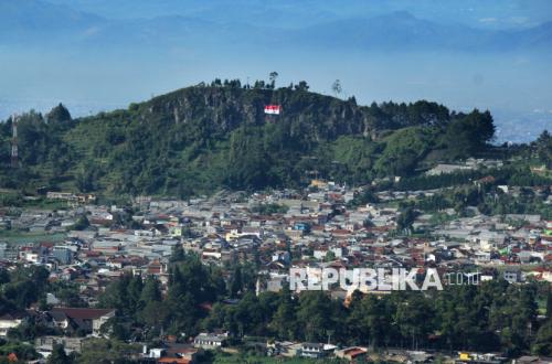 Kawasan Gunung Batu Zona Sesar Lembang atau Patahan Lembang di Kecamatan Lembang, Kabupaten Bandung Barat, Kamis (27/8/2025). BMKG mencatat, sesar lembang berpotensi memicu gempa dengan kekuatan mencapai 6,8 hingga 7 magnitudo.