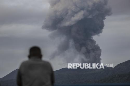 Dua WN Singapura Pendaki Gunung Dukono Ditemukan Meninggal Berpelukan Terhimpit Batu Besar