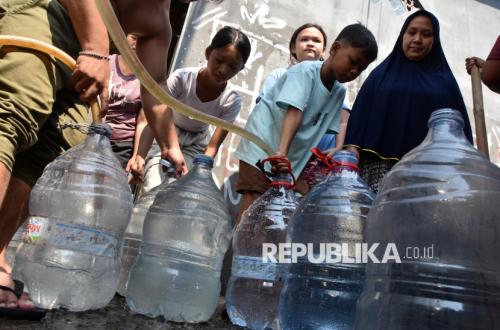 Kemarau Berkepanjangan, Lebih dari 10 Ribu Warga Jabar Kesulitan Air Bersih
