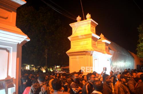 Sambut Muharram, Benarkah Ritual Malam Satu Suro adalah Takhayul yang Bertentangan dengan Islam?