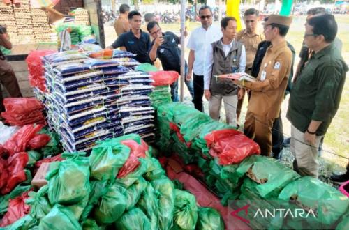 Pemkab Aceh Barat Gelar Pasar Murah, Subsidi 300 Paket Sembako untuk Warga Desa