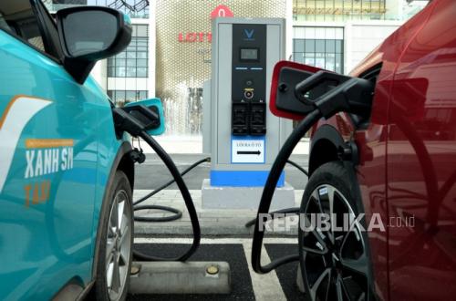 Ekonom: Instruksi Pembebasan Pajak EV Semakin Bebani Daerah