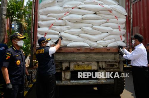 Beras Impor Disamarkan Jadi Bahan Kimia, Bea Cukai Bongkar Modusnya