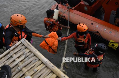 Basarnas Gunakan Drone Thermal Cari Speed Boat yang Bawa Jurnalis ke Anak Krakatau