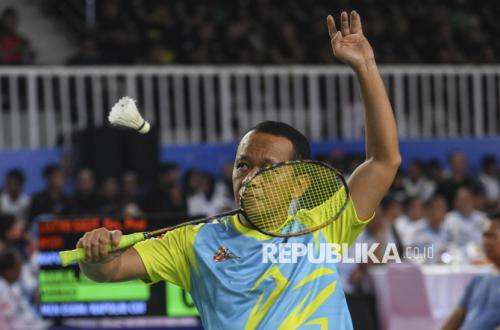 Aksi Menteri Bahlil Main Bulutangkis di Kapolri Cup 2026