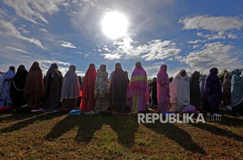 Ikhtiar Bupati dan Warga Indramayu Meminta Hujan Turun Lewat Shalat Istisqo
