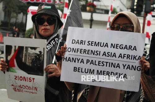 Ratusan Warga Ikuti Aksi Bela Palestina di Jalan Asia Afrika