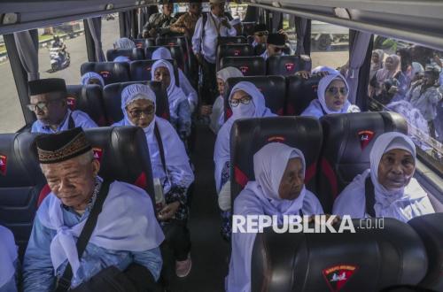 Calon Jamaah Haji Ambon Dapat Uang Saku Rp1 Juta per Orang
