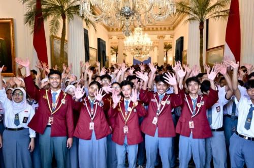 Ratusan Pelajar SMAN 55 Jakarta Ikuti Program Istana untuk Anak Sekolah di Hari Anak Nasional