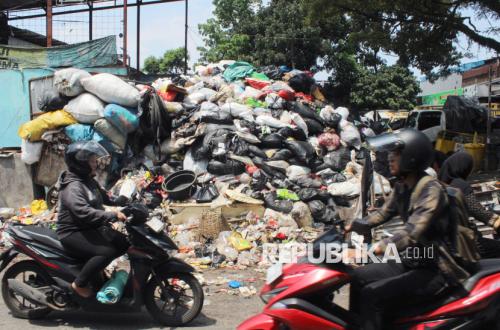 TPS Ditutup Akhir Pekan, Ribuan Ton Sampah Berpotensi Menumpuk di Bandung