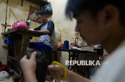 Perajin Tas Kulit di Tengah Dinamika Kredit UMKM