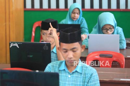 Selamatkan Anak dari Kecanduan, Kemenag Jambi Batasi Gawai di Madrasah