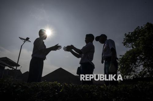 Momen Hari Pertama Sekolah Usai Libur Lebaran di Sejumlah Wilayah Tanah Air