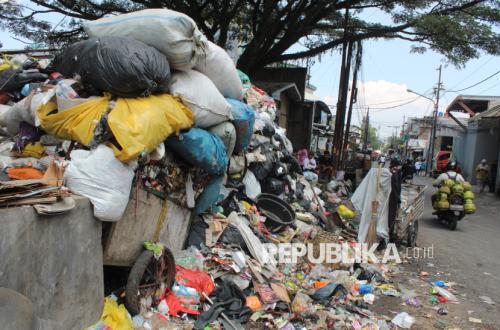 Sampah Masih Menumpuk di TPS, Wali Kota Bandung:  Kuota Dikurangi, Antrean Panjang