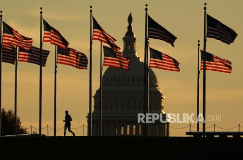 7 Senator, Termasuk Republikan, Desak Trump Batalkan Deal Solar Rusia