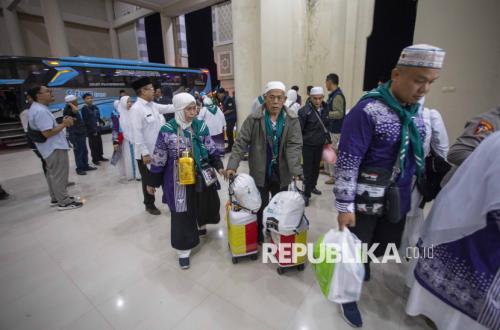 441 Calhaj Asal Cirebon Hari Ini Diberangkatkan, Perdana di Bawah Kemenhaj