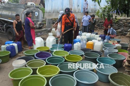Kemarau Panjang, Air Bersih Jadi Harapan Warga Situbondo