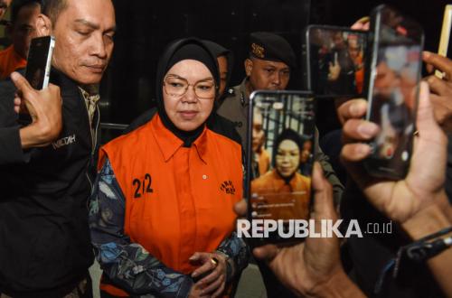 Featured image of post Penampakan Bupati Sukoharjo Berompi Tahanan Usai Terjaring OTT KPK |Republika Online