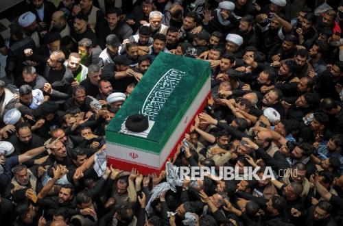 Prosesi Pemakaman Ayatollah Ali Khamenei Berakhir di Makam Imam Reza
