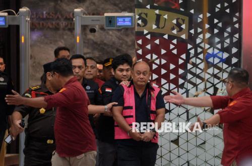 Momen Penahanan Eks Kepala BGN Dadan Hindayana di Kejaksaan Agung