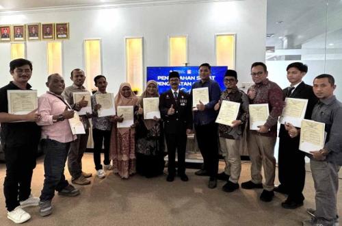 Kemenkum Aceh Serahkan 25 Hak Cipta Gratis untuk Kreator Lokal