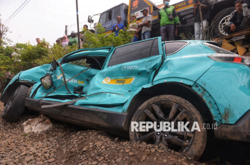 Bisakah Mobil Listrik Mendadak Mati Jika Lintasi Rel KA?