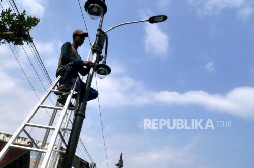 Puluhan Lampu Jalan Pemuda Rawamangun Kembali Menyala Usai Pencurian Panel Listrik