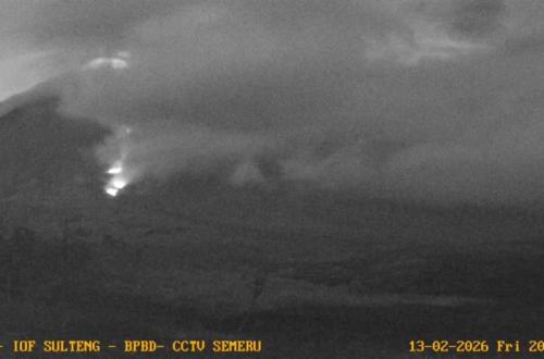 Gunung Semeru Erupsi, Luncurkan Awan Panas Sejauh 4 Kilometer