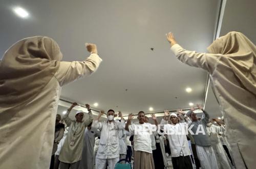 Senam Peregangan Bantu Jamaah Haji Tetap Bugar di Tanah Suci