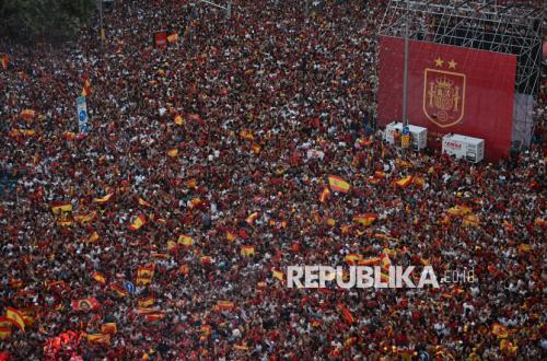 Sepak Bola, Kekuasaan, dan Moralitas