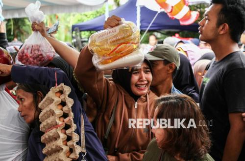 Jelang Ramadhan, Emak-emak Serbu Sembako Murah di GPM Palangka Raya