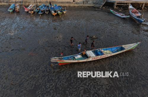 Dulu 23 Meter, Kini Tinggal 5 Meter: Nelayan Teluk Kendari Hadapi Perairan yang Makin Dangkal