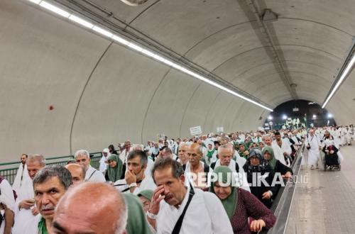 Arab Saudi Kerahkan Tim Pelacak Jamaah Hilang dan Sakit Saat Puncak Haji