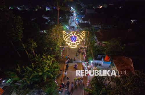 Semarak Kemerdekaan di Desa Kandang, Lampu Hias Jadi Magnet Warga dan UMKM