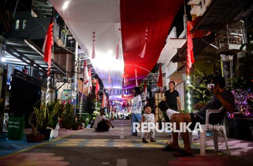 Bendera Merah Putih Sepanjang 120 Meter Hiasi Permukiman Warga di Banten