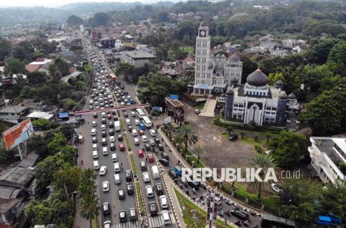Libur Panjang, Jalur Wisata Puncak Bogor Dipadati Kendaraan